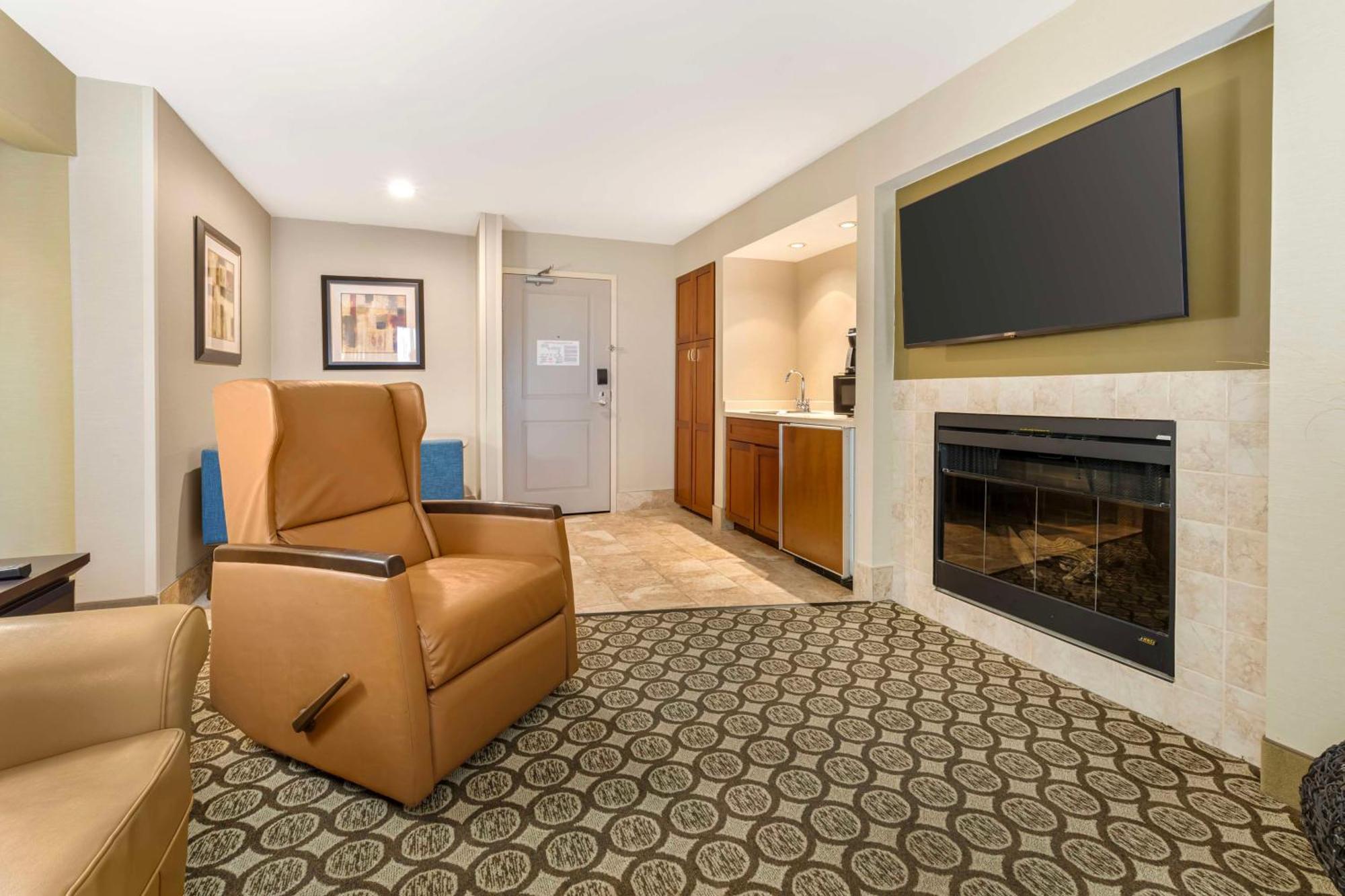 Best Western Plus Inntowner Madison Exterior photo