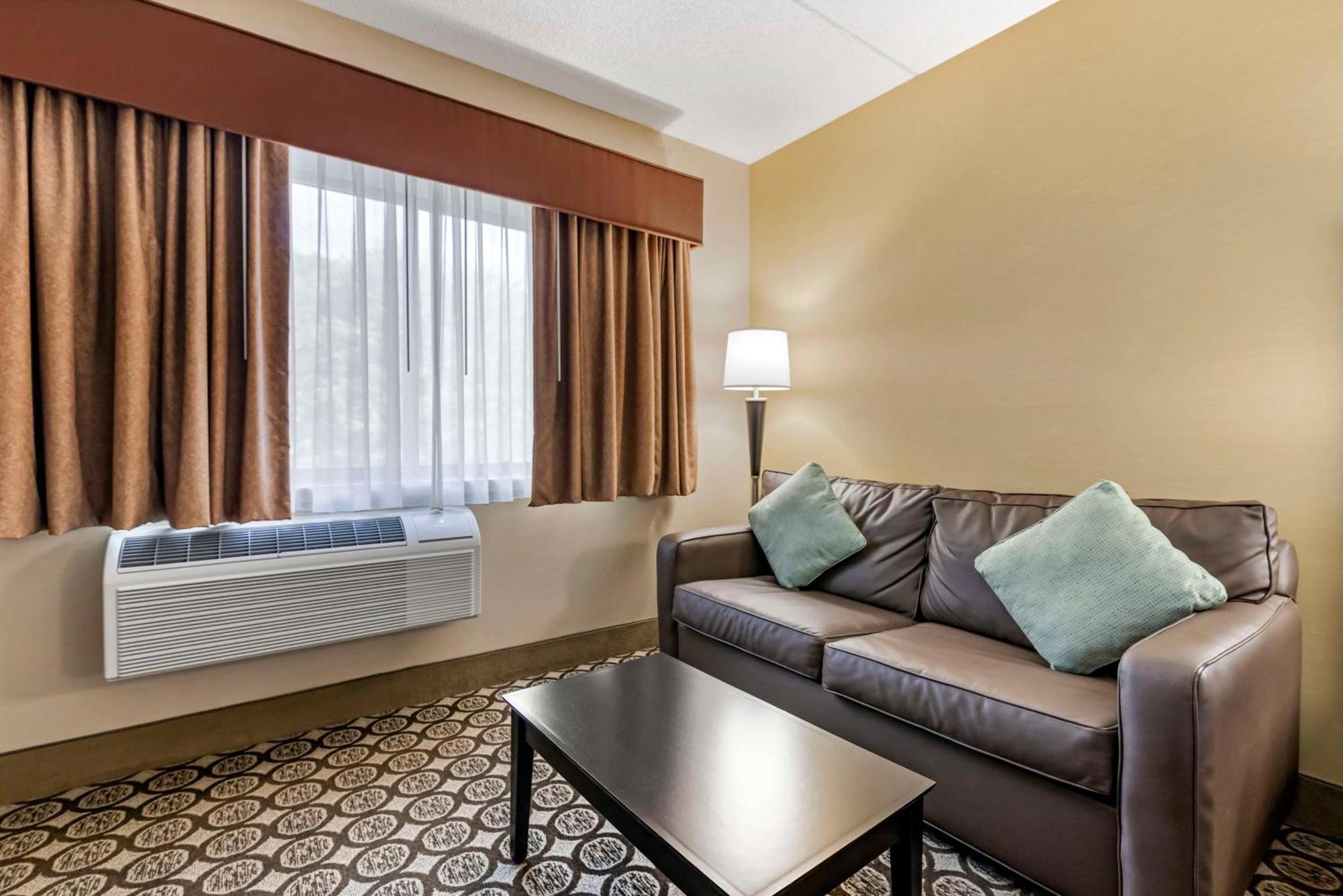 Best Western Plus Inntowner Madison Exterior photo